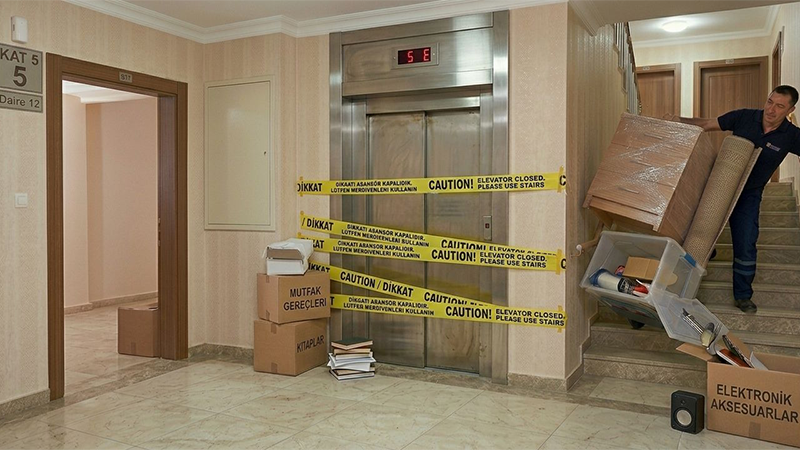 Aynı bina içinde taşınmak bazen bazı zorluklara sebep olabilir. 